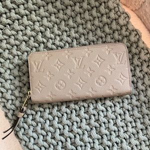 Louis Vuitton Zippy Wallet